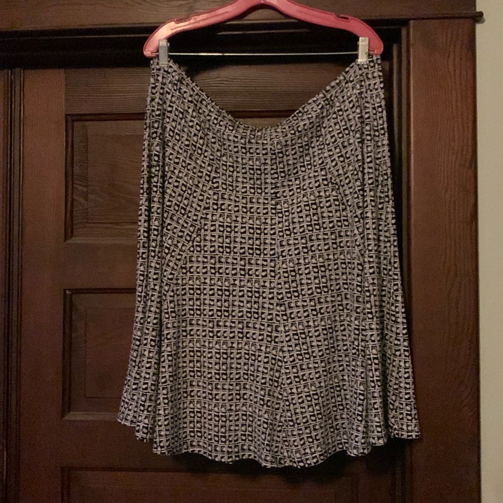 Ratio A line skirt with panels inset for extra swing, size xl.